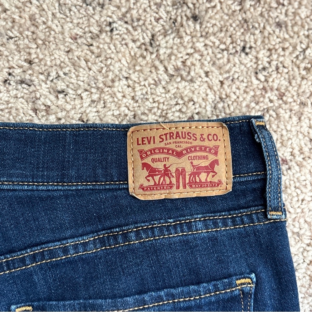 Levi Strauss Co. women’s Dark wash 311 shaping skinny jeans, size 29 - Picture 5 of 11
